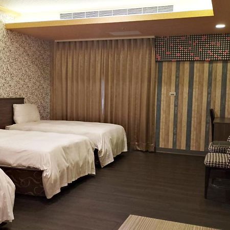 פולי Crystal Hotel מראה חיצוני תמונה