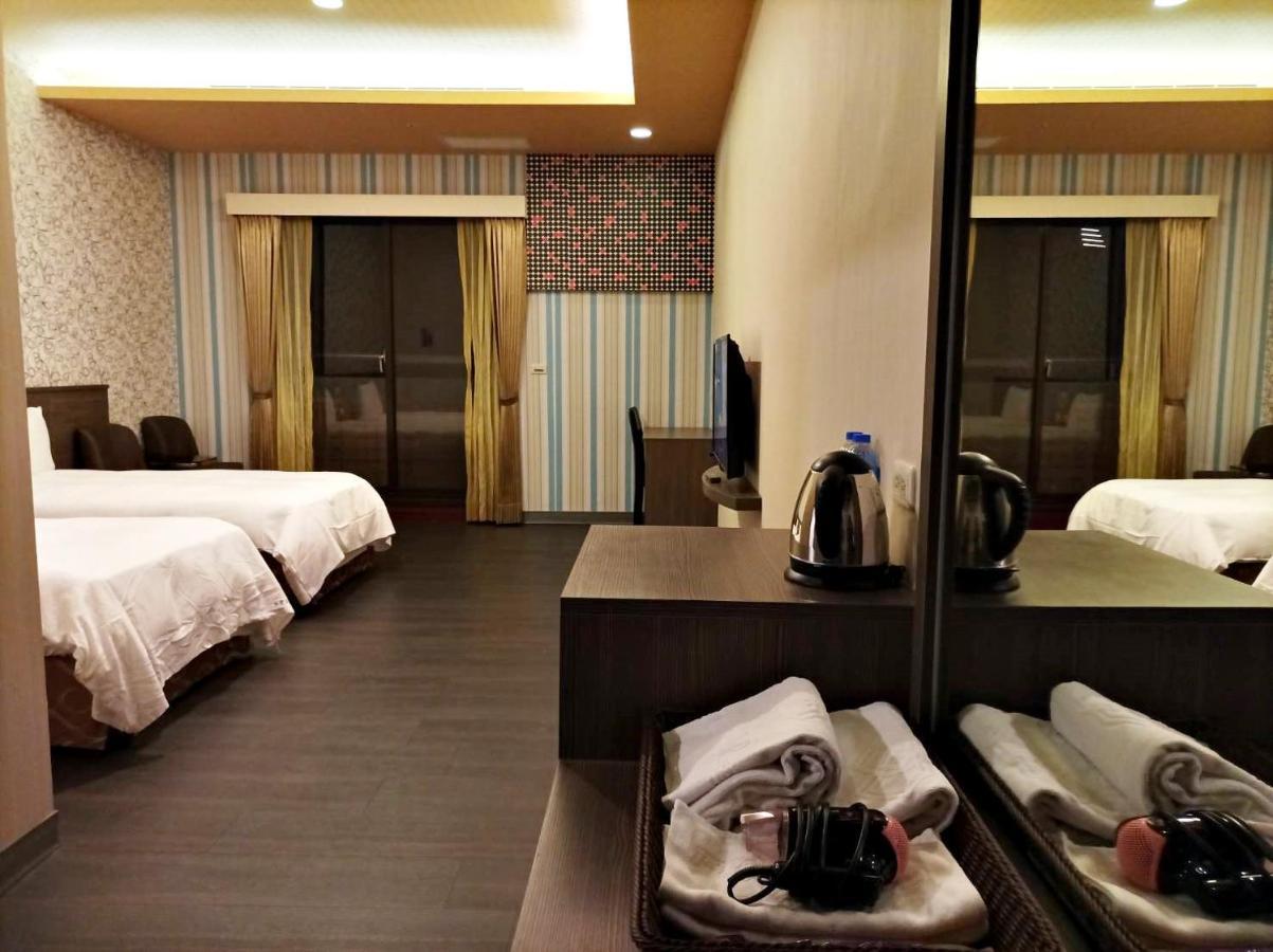 פולי Crystal Hotel מראה חיצוני תמונה