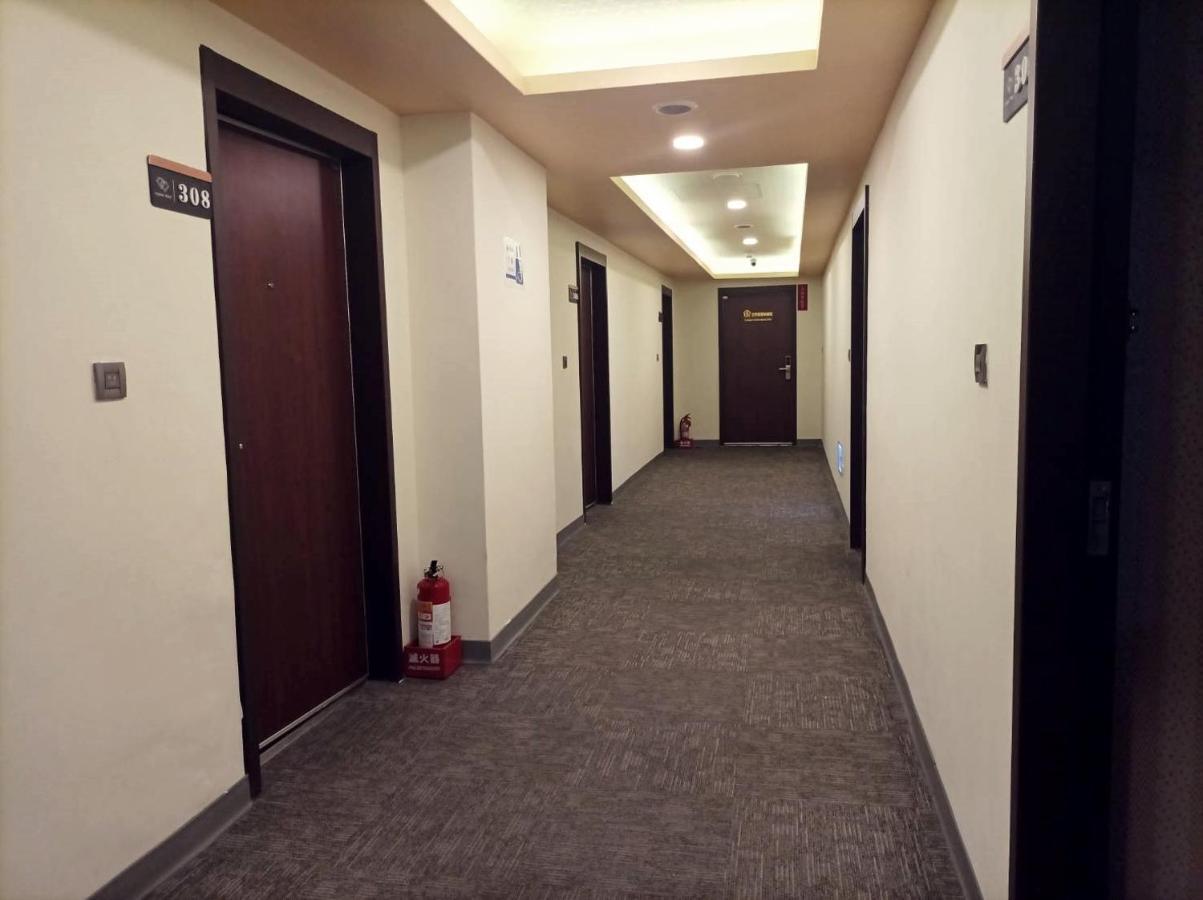 פולי Crystal Hotel מראה חיצוני תמונה