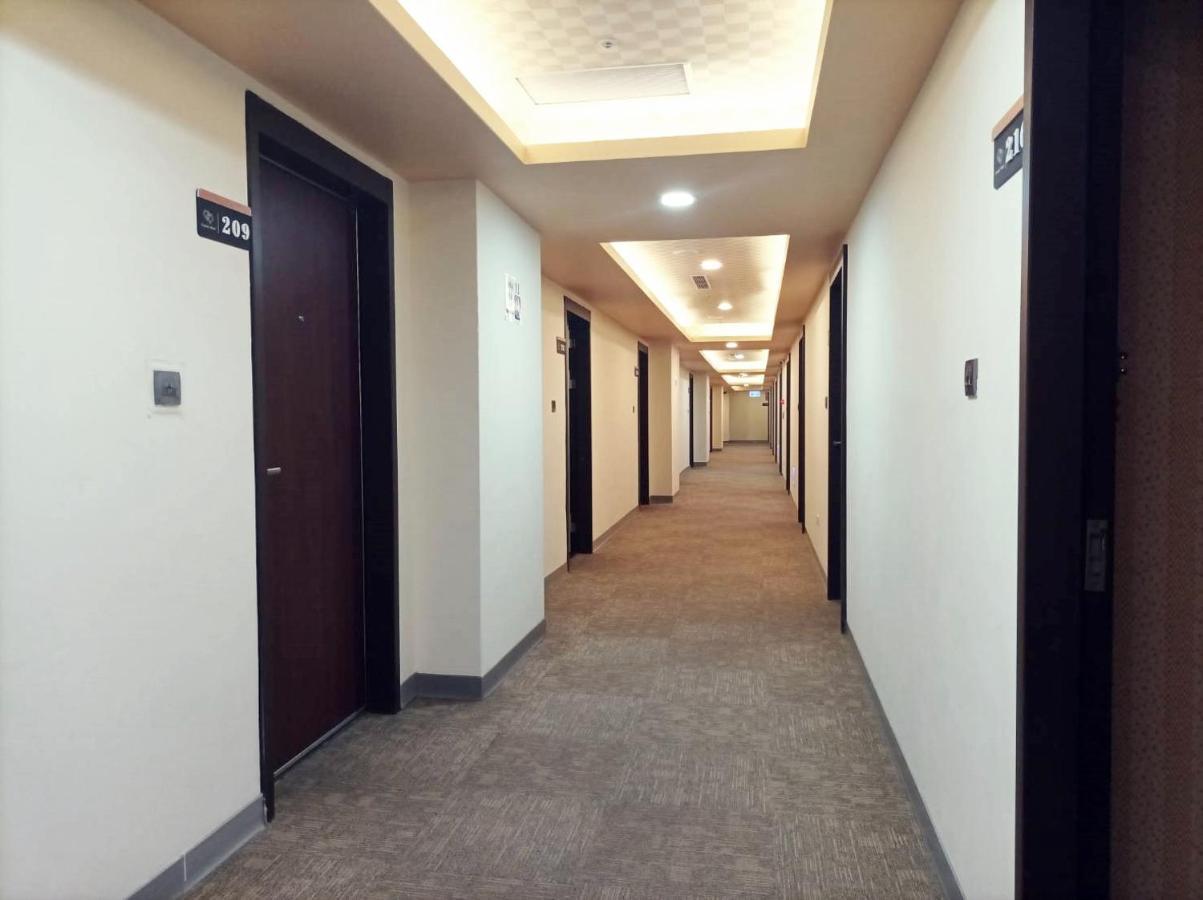 פולי Crystal Hotel מראה חיצוני תמונה