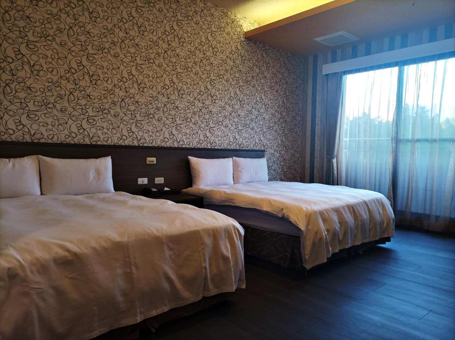 פולי Crystal Hotel מראה חיצוני תמונה