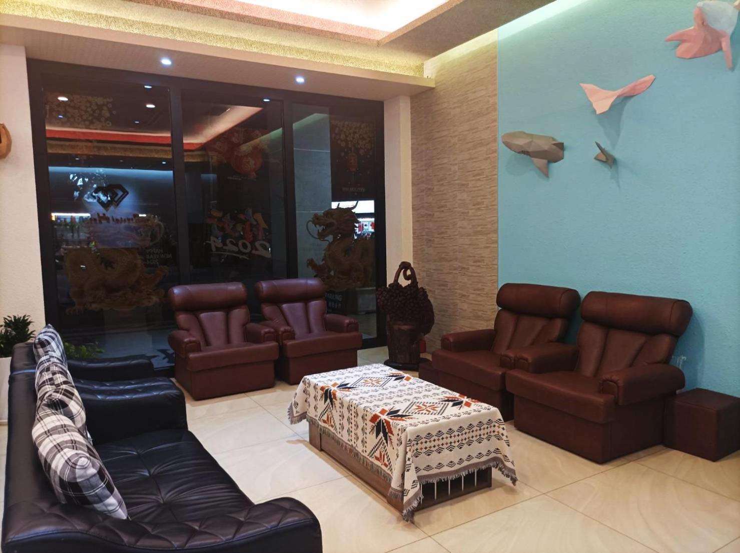 פולי Crystal Hotel מראה חיצוני תמונה