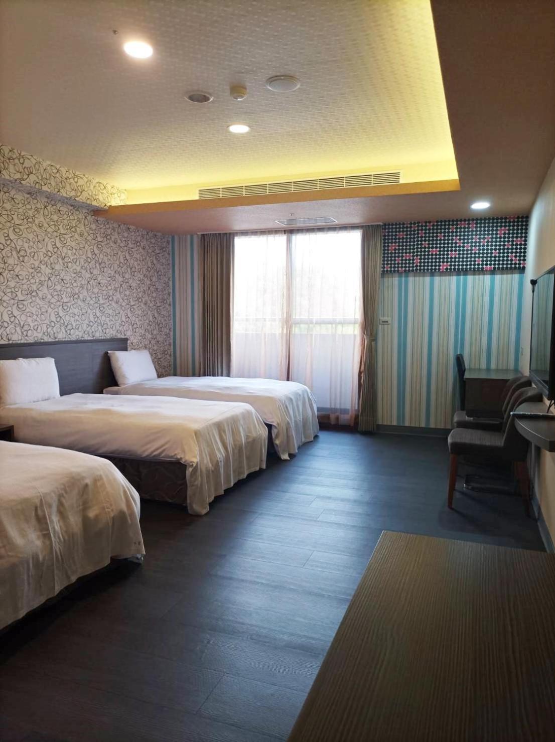 פולי Crystal Hotel מראה חיצוני תמונה