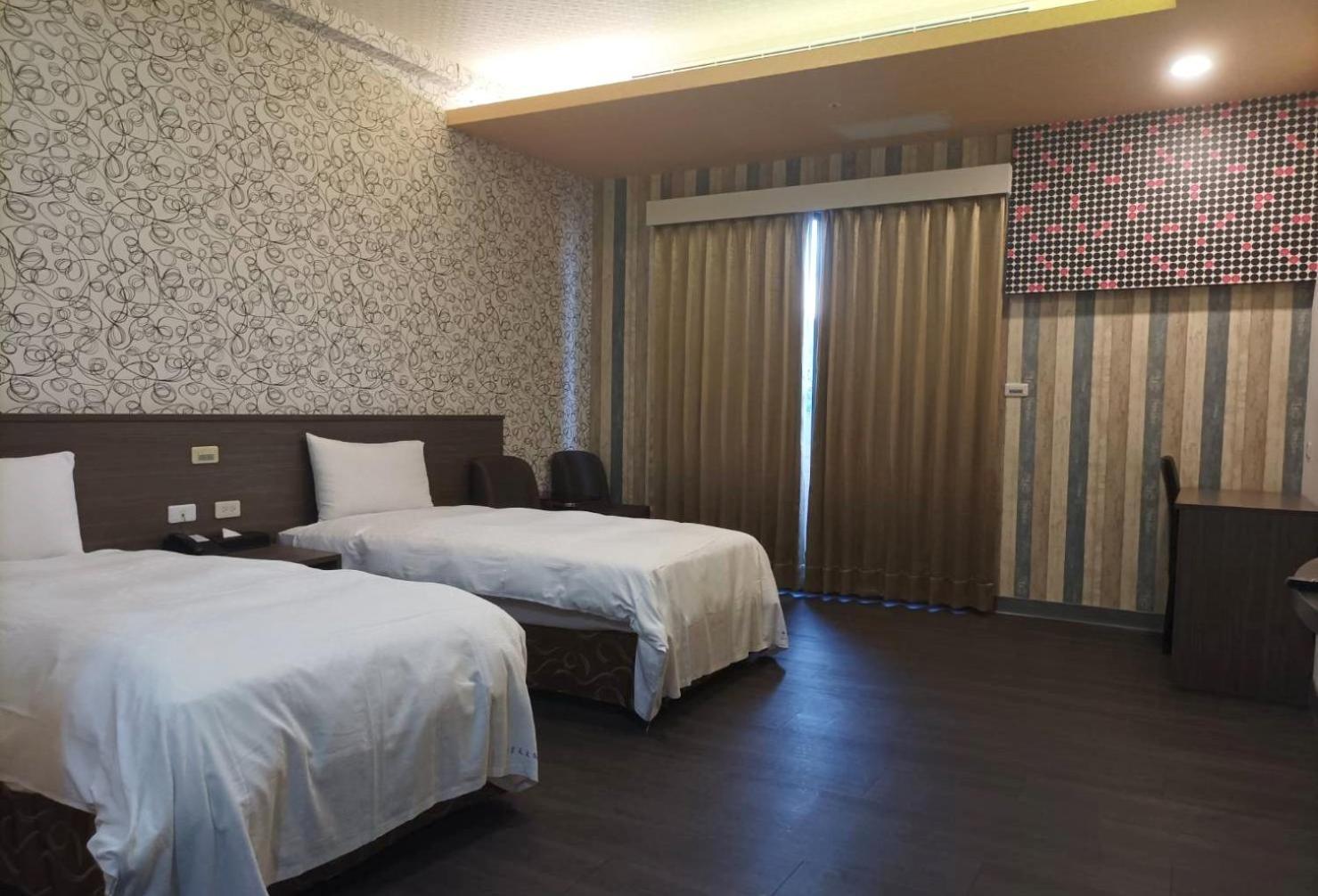 פולי Crystal Hotel מראה חיצוני תמונה