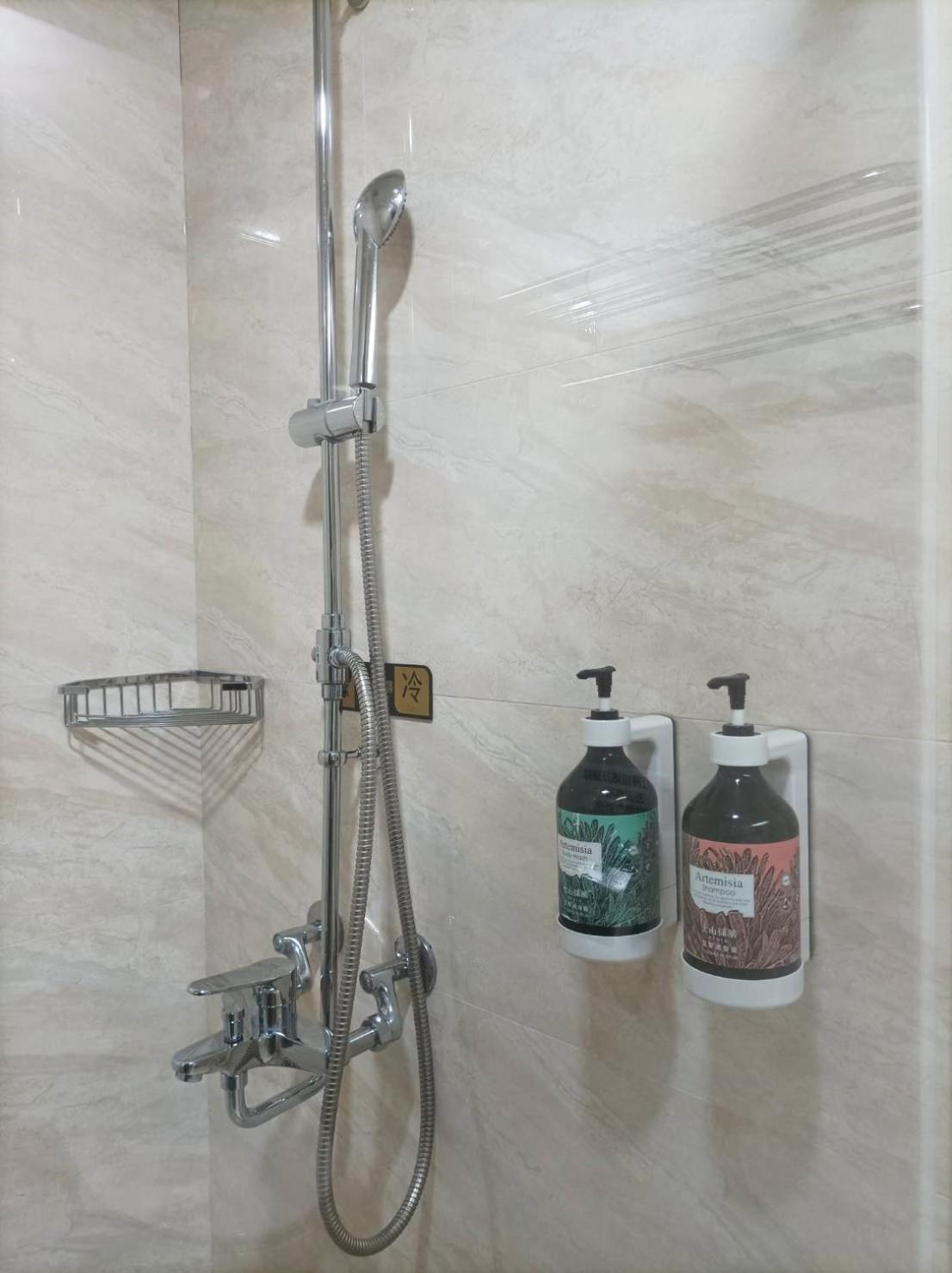פולי Crystal Hotel מראה חיצוני תמונה