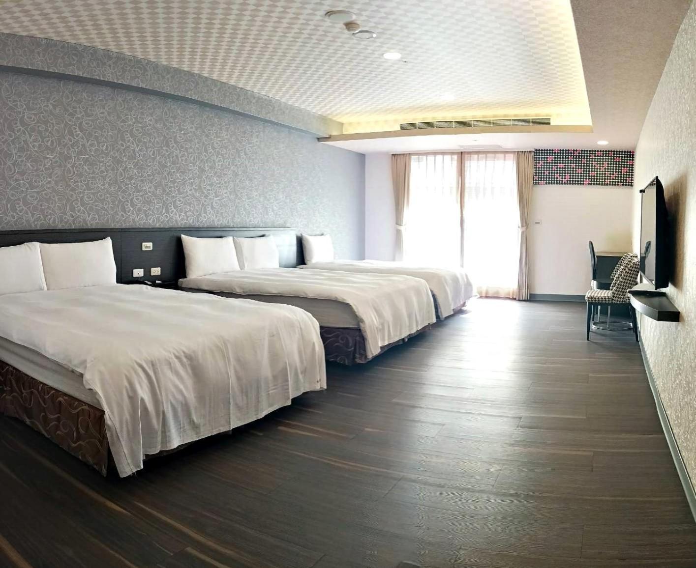 פולי Crystal Hotel מראה חיצוני תמונה
