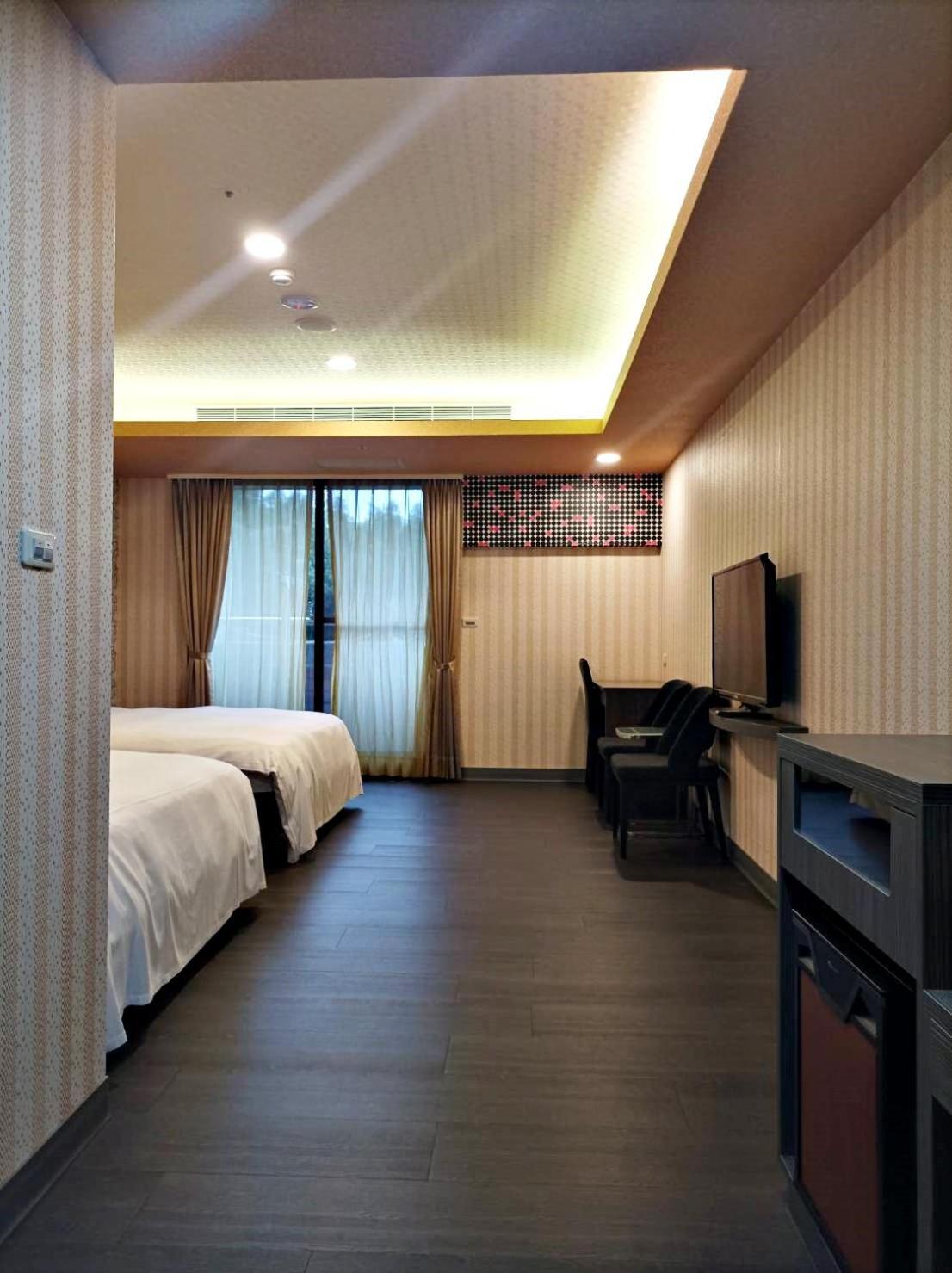 פולי Crystal Hotel מראה חיצוני תמונה