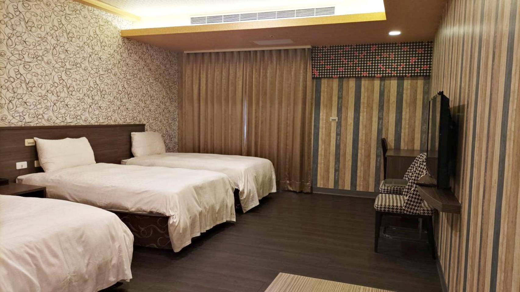 פולי Crystal Hotel מראה חיצוני תמונה