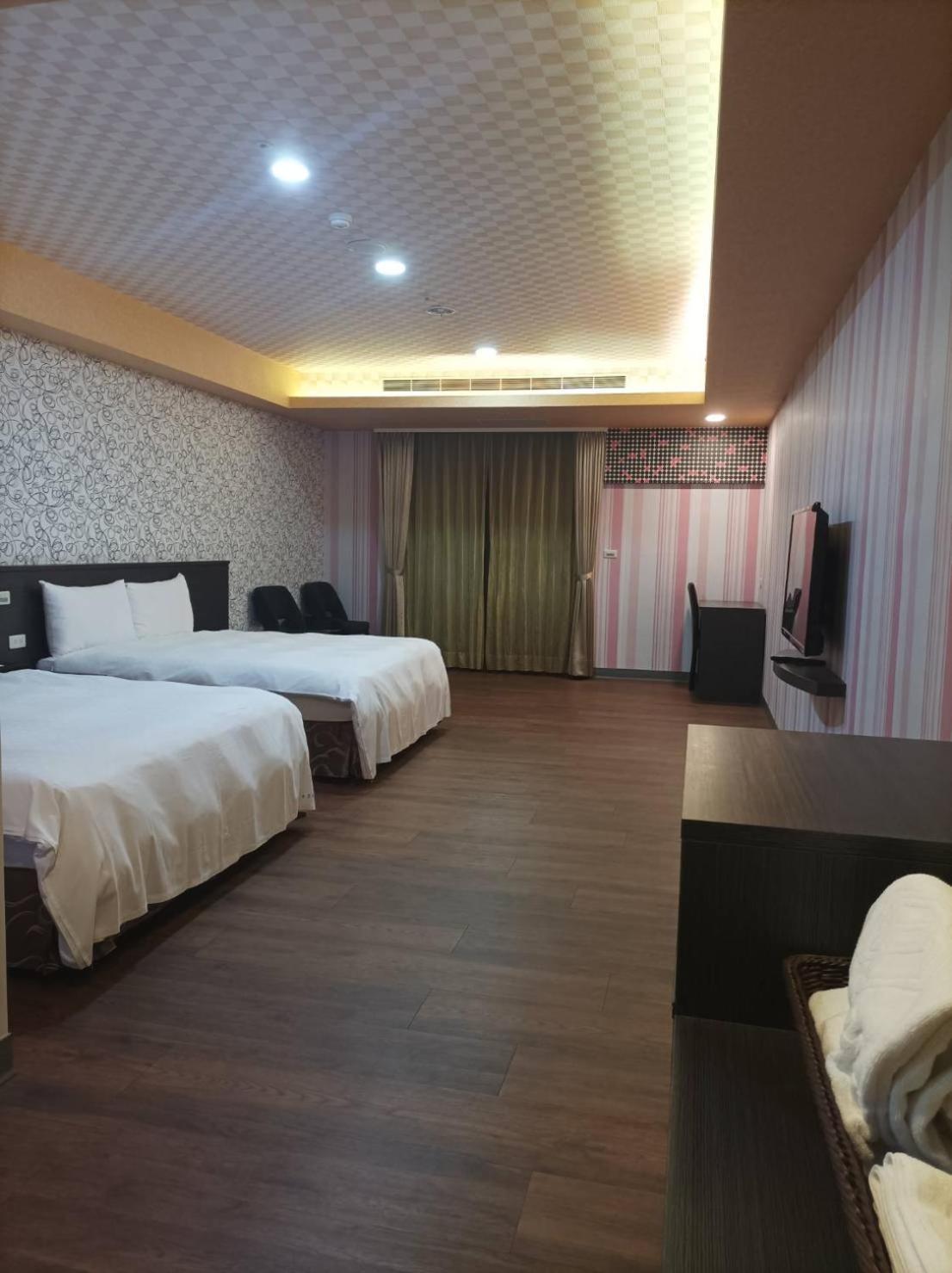 פולי Crystal Hotel מראה חיצוני תמונה