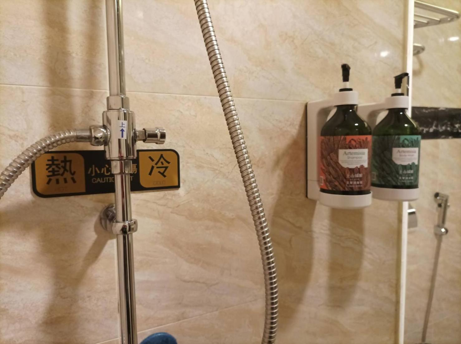 פולי Crystal Hotel מראה חיצוני תמונה