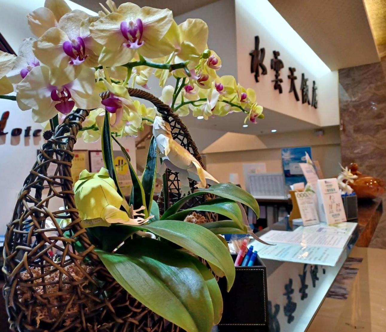 פולי Crystal Hotel מראה חיצוני תמונה
